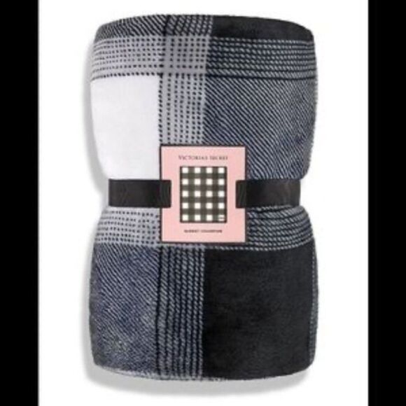 Victoria’s Secret Checked Blanket - Picture 1 of 1